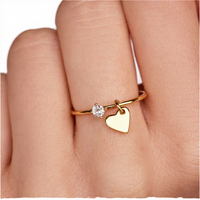 Trendiger personalisierter Modeschmuck, PVD 18K vergoldeter Ring mit einem einzelnen Zirkonia-Herzanhänger zum Selbermachen, gravierbarer Ring.