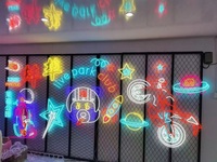 Enseigne LED néon arc à conception personnalisée gratuite Prise en aluminium en acier inoxydable illuminée Numéro de modèle d'alimentation pour application domestique
