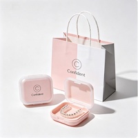 Boîte d'aligneurs orthodontiques personnalisée avec kit d'emballage complet et pochettes de rangement assorties, étui à dents en gros pour clinique dentaire