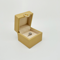 Boîtes à bijoux carrées en cuir de diatomée de haute qualité 2026 pour bagues, bracelets, pendentifs, avec logo personnalisé et emballage trèfle porte-bonheur