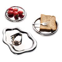 Plateau de rangement et de présentation de bijoux mobile en céramique, avec motif abstrait minimaliste moderne, forme irrégulière, miroir, perles et corde, électroplaqué