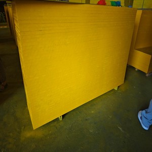 Paneles de madera contrachapada de 3 capas amarillos Premium para construcción de encofrado de hormigón - Product Image 2