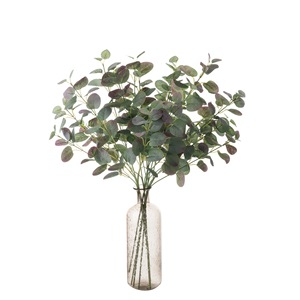 Fleur artificielle CallaFloral Eucalyptus vert clair avec branche unique rouge pour décoration intérieure - Product Image 5