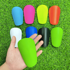 Espinilleras Pequeñas de Fútbol Ligeras para Sublimación en Blanco Protector de Pierna Deportivo Mini Canillera de Fútbol - Product Image 2