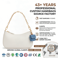Sac croissant en cuir lisse crème avec chaîne dorée et fermeture éclair, sac à main de luxe élégant et chic pour femme, personnalisable OEM