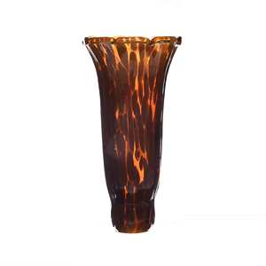 Decorazione del fuoco d'ambra. <span class=keywords><strong>Paralume</strong></span> in vetro tinta unita <span class=keywords><strong>marrone</strong></span> <span class=keywords><strong>paralume</strong></span> in vetro giglio colorato per luci a sospensione - Product Image 1
