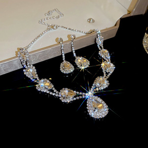 Fête Banquet Mariage Strass Goutte D'eau Pendentif Collier Ensemble Clavicule Chaîne Colliers Boucles D'oreilles Femme Ensemble De Bijoux - Product Image 6