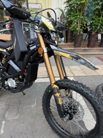 Moto électrique tout-terrain 2026 Surron Ultra Bee 24,5 kW 520 Nm 92 kg 74 V 60 Ah Autonomie 115 km Suspension 240 mm Garde au sol 318 mm Adulte Tout-terrain