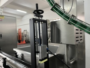 Ligne de remplissage automatique à servo-piston HoneMix Machine de remplissage et de scellage de shampoing pour crème corporelle cosmétique en vente - Product Image 5