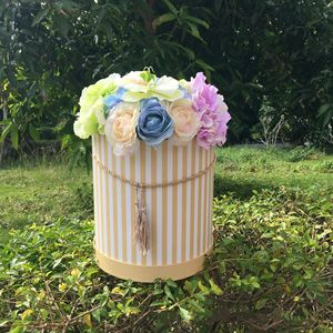 Boîtes rigides de luxe avec design à pompon, tube en carton, emballage cadeau pour fleurs, boîte écologique, ensemble de seaux cylindriques pour bouquet de mariage - Product Image 4