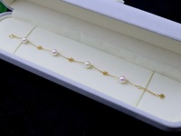 Bracelets et Joncs Élégants en Or Fin 18 carats avec Chaîne Fleurie et Perles Akoya Naturelles d'Eau Salée du Japon de 6,5-7 mm