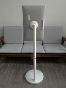 Televisor Inteligente Portátil VETO de 27 Pulgadas con Soporte de Piso Desmontable, Tablet Android 1080P FHD con Batería de 4H, Cámara de 1300W y Micrófono - Product Image 3
