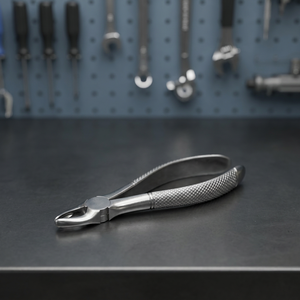 คีมถอนฟันเด็ก รุ่น 30S สำหรับถอนรากฟันบน สีเงิน ด้ามจับแบบ Ergonomic  ผลิตจากเหล็กกล้าไร้สนิมเยอรมัน ระดับ Class I ใช้งานด้วยมือ - Product Image 4