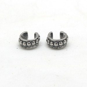 Pendientes con forma de calavera a la moda de Yunnique, estilo Punk Rock de plata tibetana para hombres y mujeres, clips para las orejas alternativos, diseño geométrico - Product Image 5