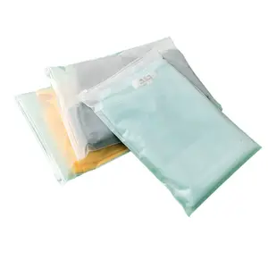 Özel baskılı 17*25/25*35/32*40cm buzlu PVC açılıp kapanabilir kilitli T-shirt giyim ambalaj plastik fermuarlı çanta