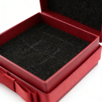 Großhandel: Personalisierte Schmuckschatullen mit Logo – Zweiteilige, stabile grüne Schmuckschachteln mit seitlicher Schleife, quadratische Premium-Kartonbox mit Deckel und Boden