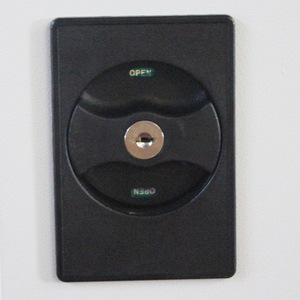 Armario de Acero de Diseño Indio de 3 Puertas para Dormitorio en Dubái con Cajón - Product Image 5