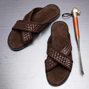 Vente en gros de <span class=keywords><strong>sandales</strong></span> arabes en <span class=keywords><strong>cuir</strong></span> véritable XINZI RAIN pantoufles arabes en plein air à semelle souple en <span class=keywords><strong>cuir</strong></span> véritable de haute qualité pour femmes et hommes - Product Image 1