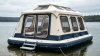 Grande tente flottante gonflable pour le camping aquatique avec échelle