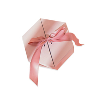 Roze achthoekige doos met dubbele deur van karton, zijden lint, opklapbaar deksel, EVA-foam, cosmetica, nagellak, Valentijnsdag, bruiloft, papieren doos