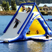 Modules d'aquaparc de haute qualité pour l'extérieur, toboggan gonflable triangulaire flottant, toboggan aquatique gonflable pour les jeux de parc aquatique