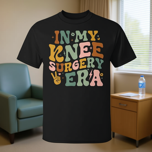 T-shirt « In My Knee Surgery Era » : cadeau de récupération pour les patients - Product Image 3