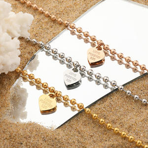 Bracelet <span class=keywords><strong>en</strong></span> acier inoxydable plaqué or 18 carats avec breloque cœur porte-bonheur gravée « Amour éternel » <span class=keywords><strong>pour</strong></span> femme – <span class=keywords><strong>Vente</strong></span> <span class=keywords><strong>en</strong></span> <span class=keywords><strong>gros</strong></span> - Product Image 3