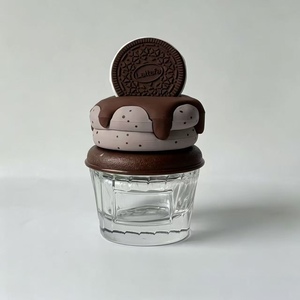 Lindo frasco de perfume 3D con forma de postre |   Botella de Spray de Vidrio Recargable de 75 ml con Tapa de Silicona para el Hogar y Viajes - Product Image 4