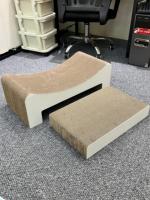 Griffoir pour chat en carton ondulé écologique de luxe, beige, jaune, blanc, à carreaux, avec transat incurvé
