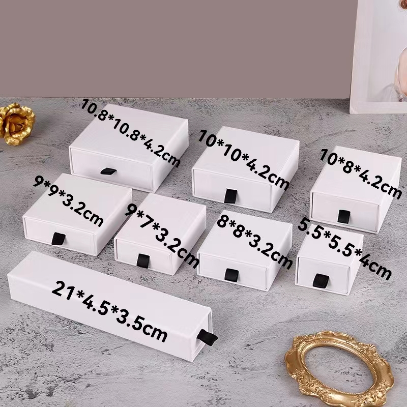 8*8*3.2cm white box
