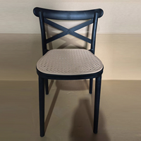 Chaise de salle à manger moderne d'extérieur en plastique PP imperméable avec dossier ajouré motif soleil, empilable pour café et terrasse