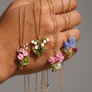 CAIOOCHE Collier Pendentif Fleur <span class=keywords><strong>de</strong></span> <span class=keywords><strong>Naissance</strong></span> du Mois en Résine Faite à la Main, Émail et Plaqué Or 18 carats, Bijou Tendance Personnalisé, Cadeau pour Femme - Product Image 4