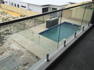 <span class=keywords><strong>Balustrade</strong></span> moderne de 12mm en verre trempé pour balcon et piscine avec main courante en acier Terrasse extérieure en <span class=keywords><strong>PVC</strong></span> Robinet d'atterrissage de balcon pour villas - Product Image 3