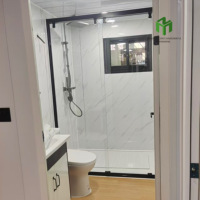 Maison Conteneur Démontable 20 Pieds, Cabine Modulaire Préfabriquée, Micro-Maison pour Camp de Secours et Logement Mobile d'Urgence