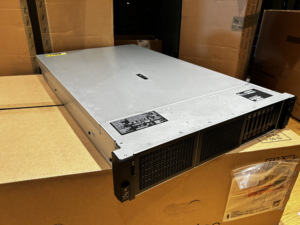 Serveur en rack ProLiant DL380 Gen11 2U double socket Xeon Scalable 32× DDR5 8TB 8× PCIe Gen5 iLO 6 8SFF/12LFF/EDSFF - Product Image 1