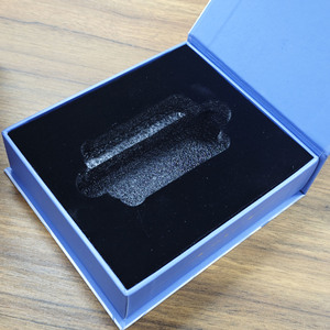 Petite boîte cadeau rigide à insertion magnétique personnalisée pour l'emballage - Product Image 4
