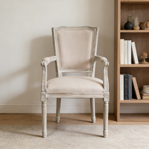 <span class=keywords><strong>Fauteuil</strong></span> en bois massif blanc cassé de style campagne française, assise en lin beige rembourrée, finition vieillie antique, meubles pour salon - Product Image 1