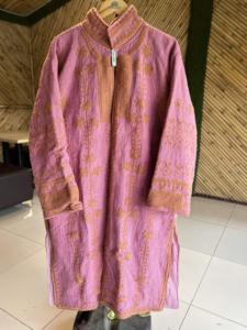Veste bomber longue en coton tricoté rose Elite Flora brodée |   Articles de créateurs haut de gamme faits à la main pour femmes |   Mode artisanale de boutique - Product Image 5
