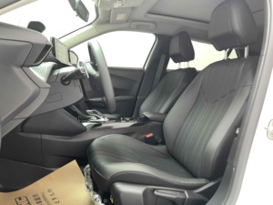 2014-2022 Dongfeng <span class=keywords><strong>Peugeot</strong></span> <span class=keywords><strong>2008</strong></span> SUV 5 places voiture à <span class=keywords><strong>essence</strong></span> à transmission <span class=keywords><strong>automatique</strong></span> d'<span class=keywords><strong>occasion</strong></span> avec toit ouvrant panoramique - Product Image 5