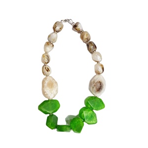 Collar con colgante de cuentas de resina para mujer, collar con colgante de resina epoxi de todos los colores, fabricante de la India - Product Image 3