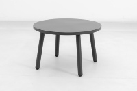 Ensemble de conversation minimaliste en métal pour l'extérieur, cadre noir mat, fauteuils individuels, table basse ronde, coussins compressés haute densité