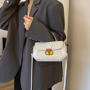 Nouveau <span class=keywords><strong>Sac</strong></span> Bandoulière/Épaule <span class=keywords><strong>Femme</strong></span> Tendance 2026 à Pompon en Fourrure, Style Rétro Frais et Élégant, Petit <span class=keywords><strong>Sac</strong></span> Carré à la Mode - Product Image 6