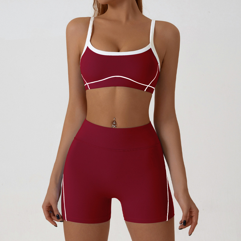 soutien-gorge + short rouge foncé