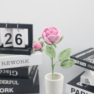 Bouquet de plantes artificielles en crochet tricoté avec tournesol, rose, marguerite, lys - Décoration de table intérieure/extérieure écologique et jetable - Product Image 4