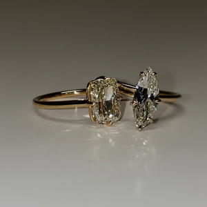 Anillo Solitario de Oro de 10k con Corte Cojín Alargado de 3.10 Ct - Product Image 1
