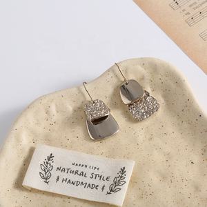 Pendientes de latón chapados en oro de 14k con diseño geométrico vintage en contraste, color <span class=keywords><strong>café</strong></span> claro, con gancho, de aleación, modernos, para mujer - Product Image 3