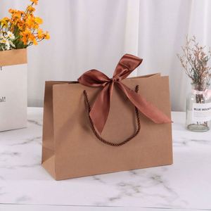 ถุงกระดาษช้อปปิ้งสั่งทำขายส่ง พิมพ์โลโก้ ถุงของขวัญกระดาษหรูหรา พร้อมหูหิ้ว - Product Image 1