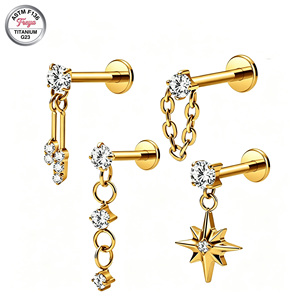 Pendiente de titanio ASTM-F136 Freya con rosca interna, cadena colgante y estrella de circonita cúbica para piercing de hélix, tragus y cartílago. - Product Image 5
