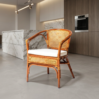 Fauteuil en rotin cannellé fait main, design chic, confortable, moderne et minimaliste pour hall d'hôtel, salon, bureau à domicile