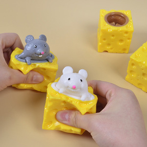 Nouveau jouet créatif et mignon en forme de souris de fromage pour tasse, jouet anti-stress amusant en forme d'écureuil à presser pour tasse - Product Image 4